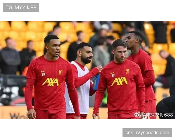 场边镜头：图赫尔与西蒙尼在场边因一次界外球判罚激烈交流